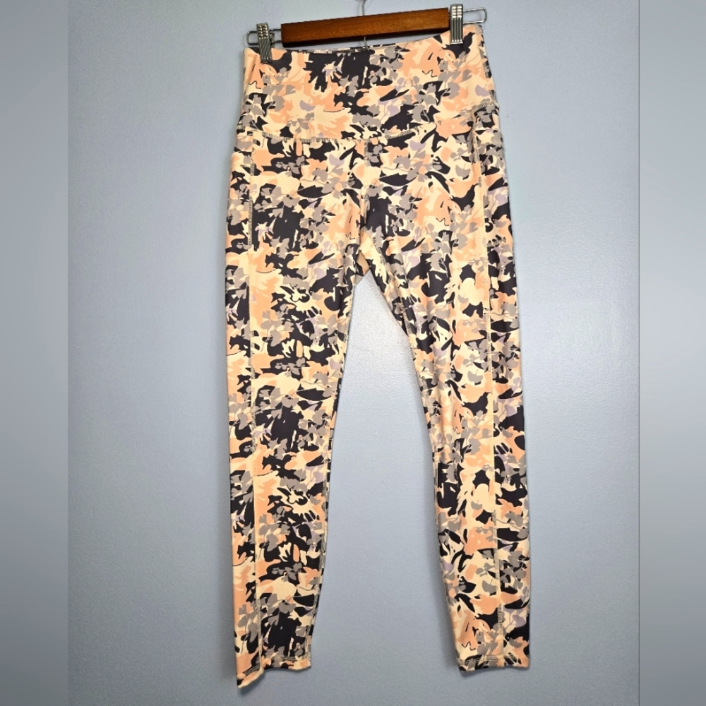 LegEnd Womens Athletic Leggings Size Medium Colorful design Cropped Workout‎
